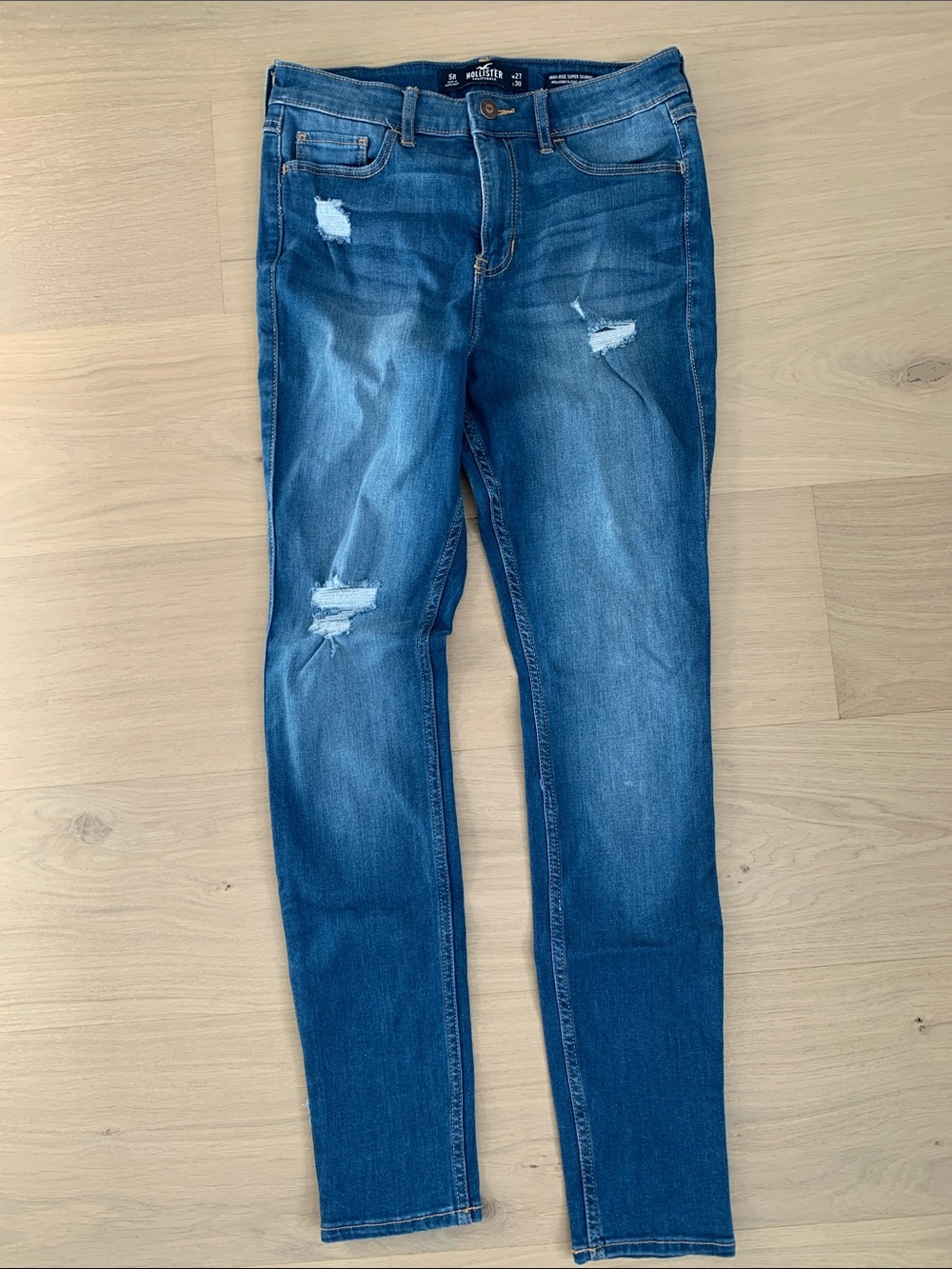 Hollister Skinny Jeans in Distressed Blue Wash
